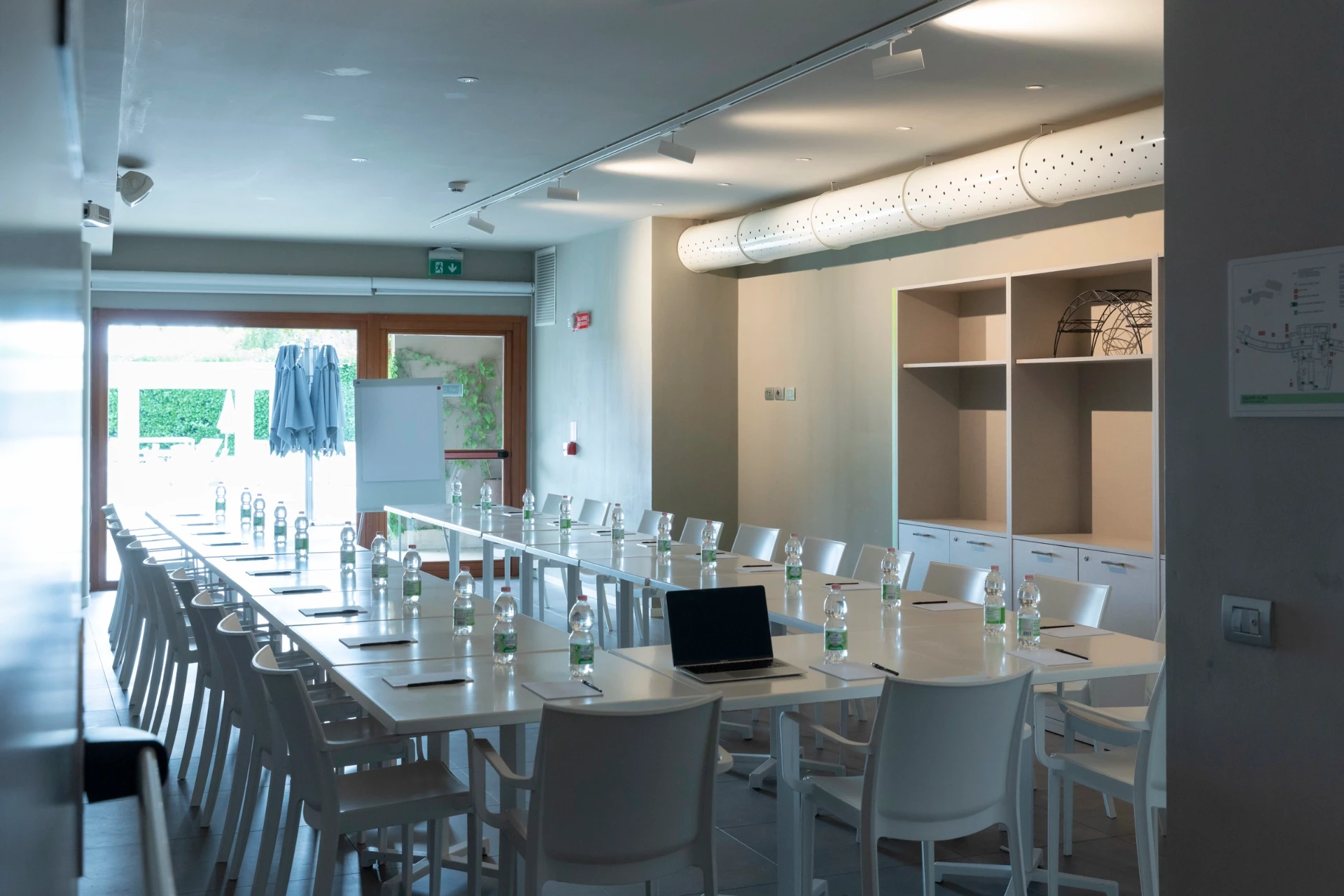 Sala meeting attrezzata per eventi aziendali da Meat Eat